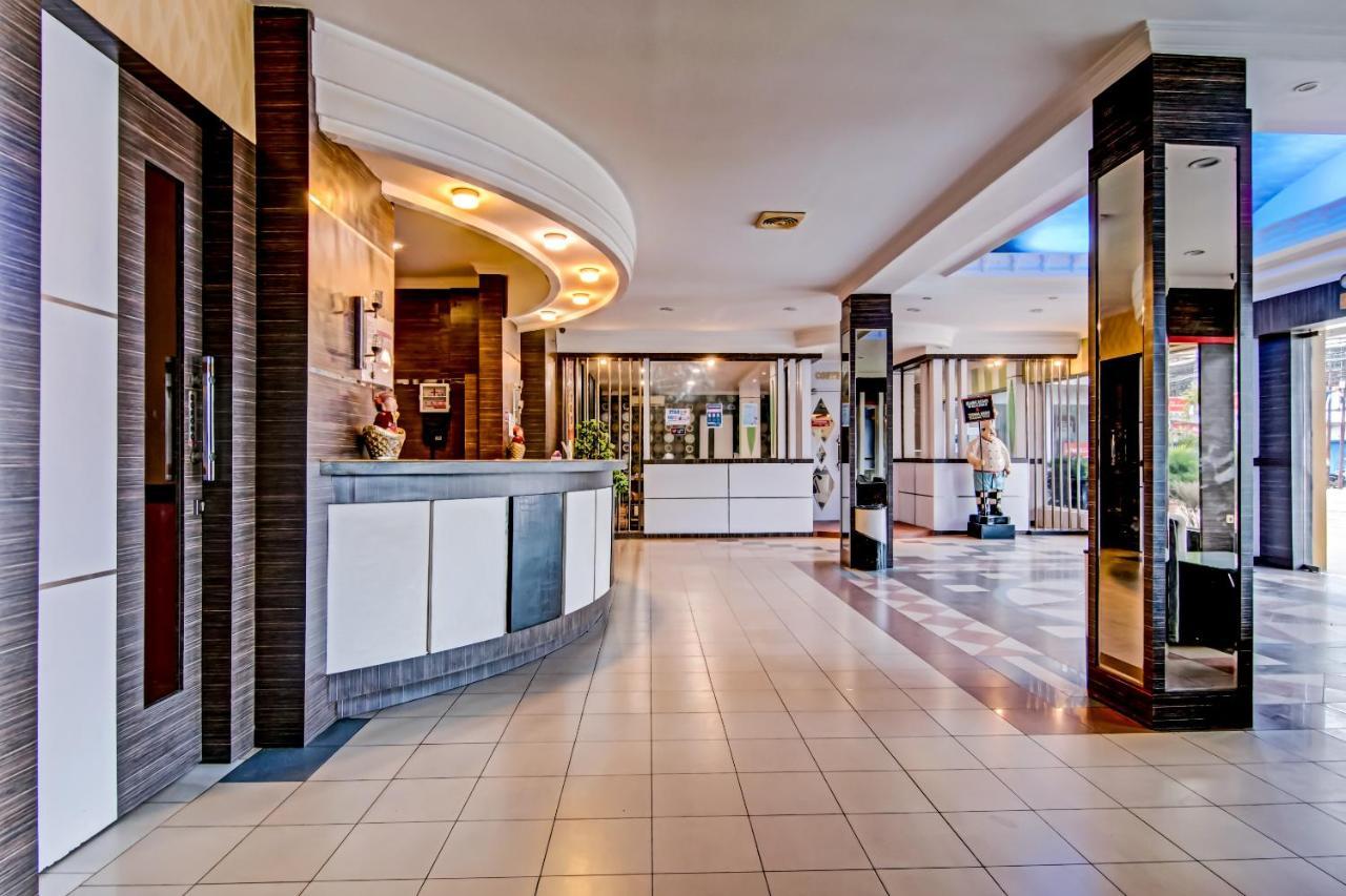 OYO 90697 Hotel Wisata Dumai Buitenkant foto